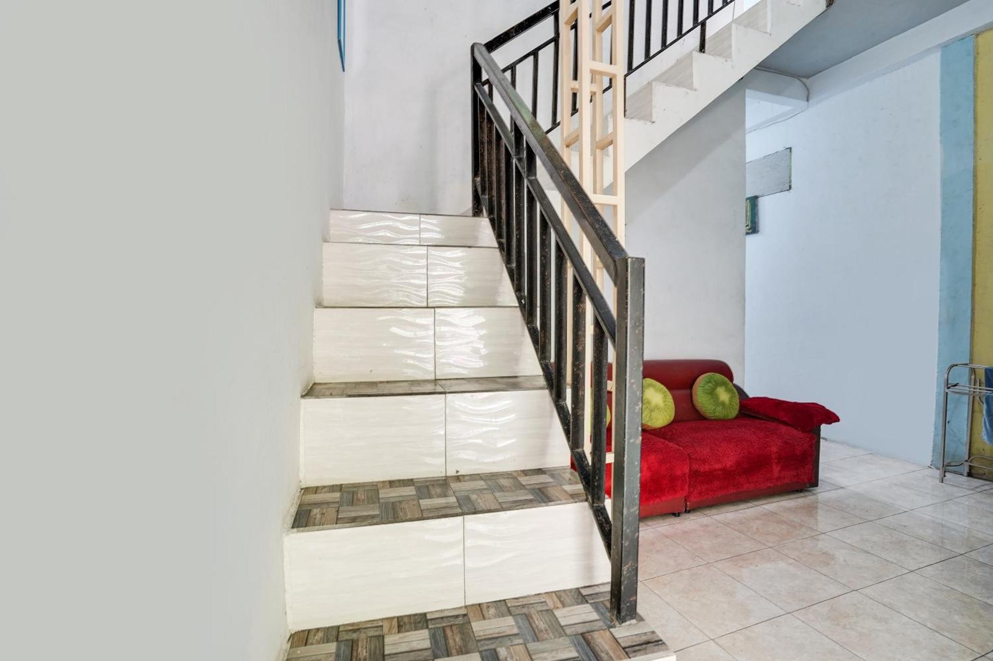 Spot On 91745 Rumah Kost Gresik Syariah Exteriér fotografie