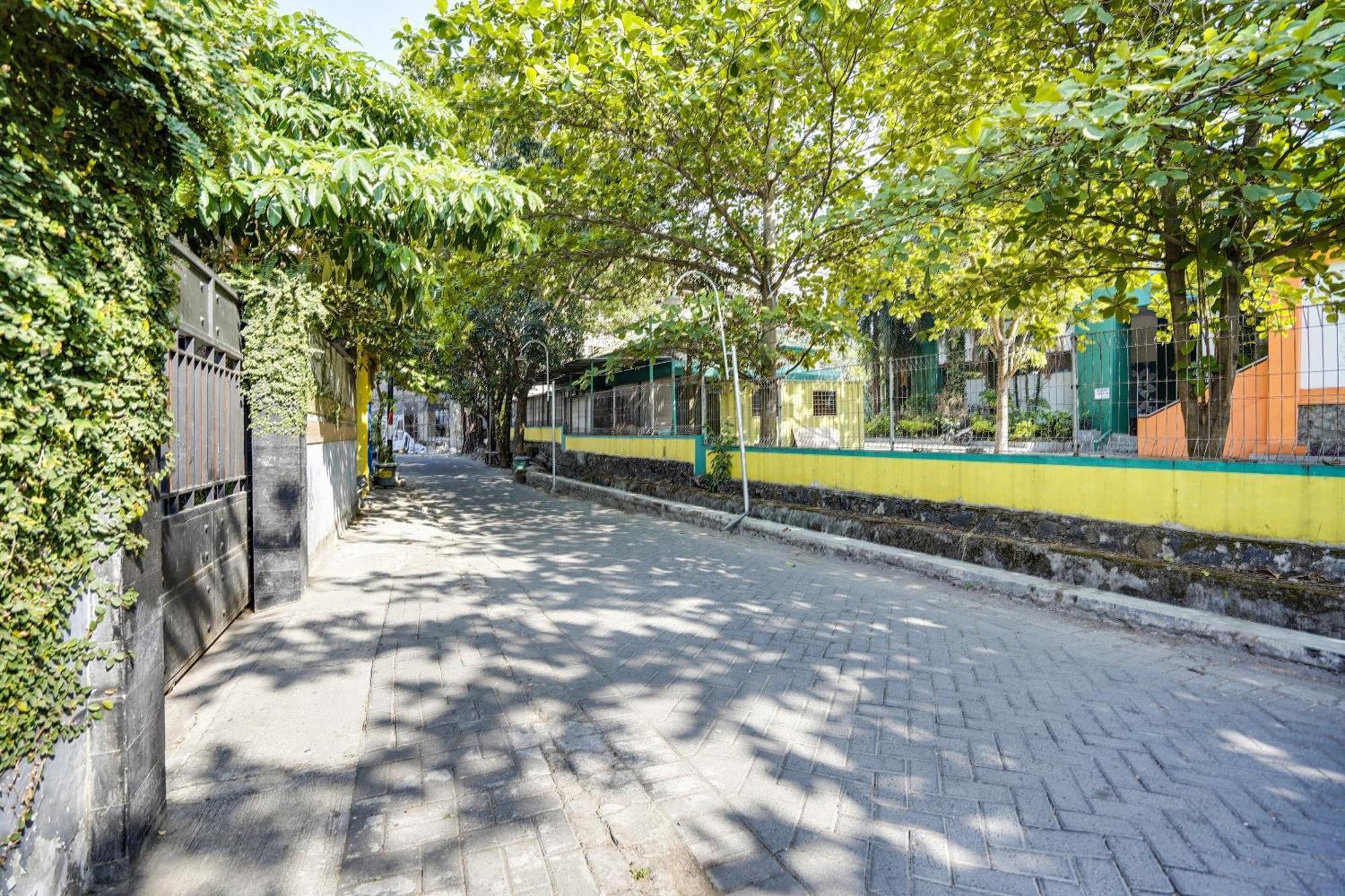 Spot On 91745 Rumah Kost Gresik Syariah Exteriér fotografie