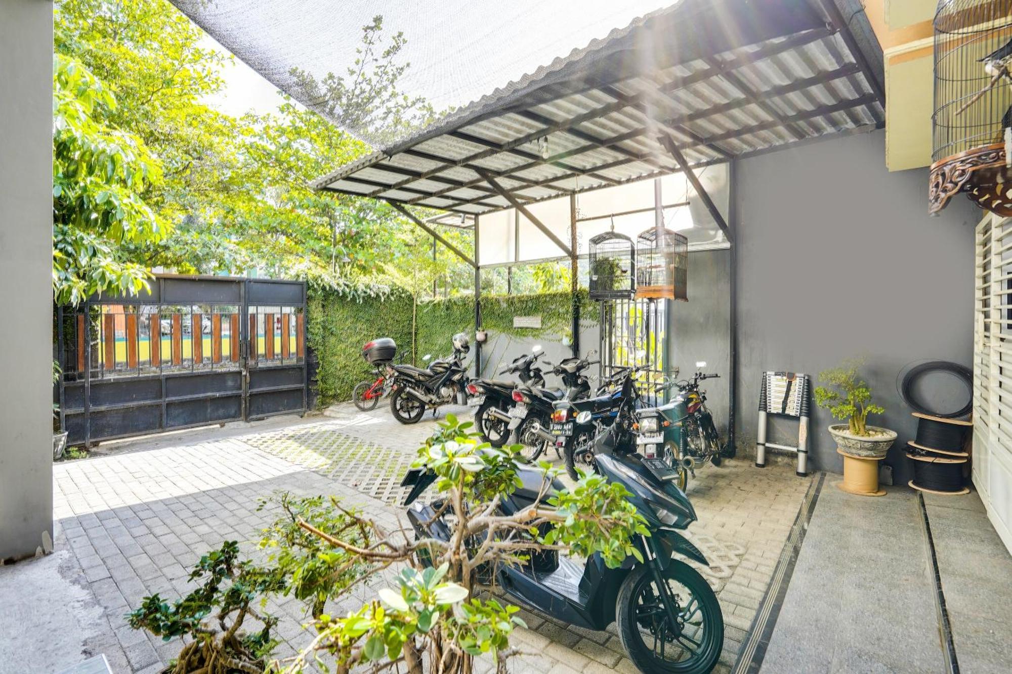 Spot On 91745 Rumah Kost Gresik Syariah Exteriér fotografie