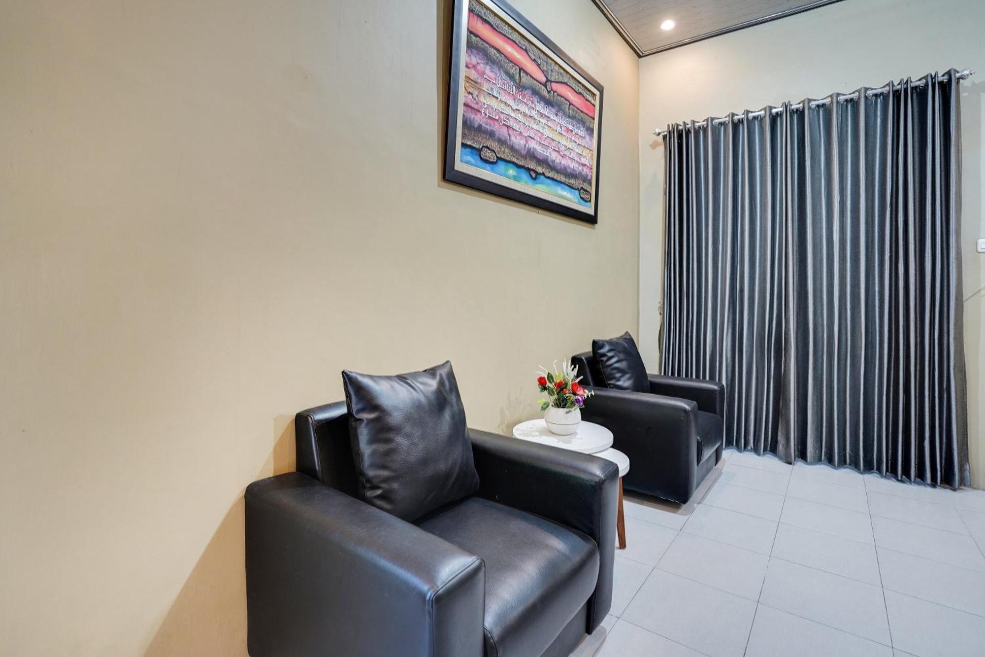 Spot On 91745 Rumah Kost Gresik Syariah Exteriér fotografie