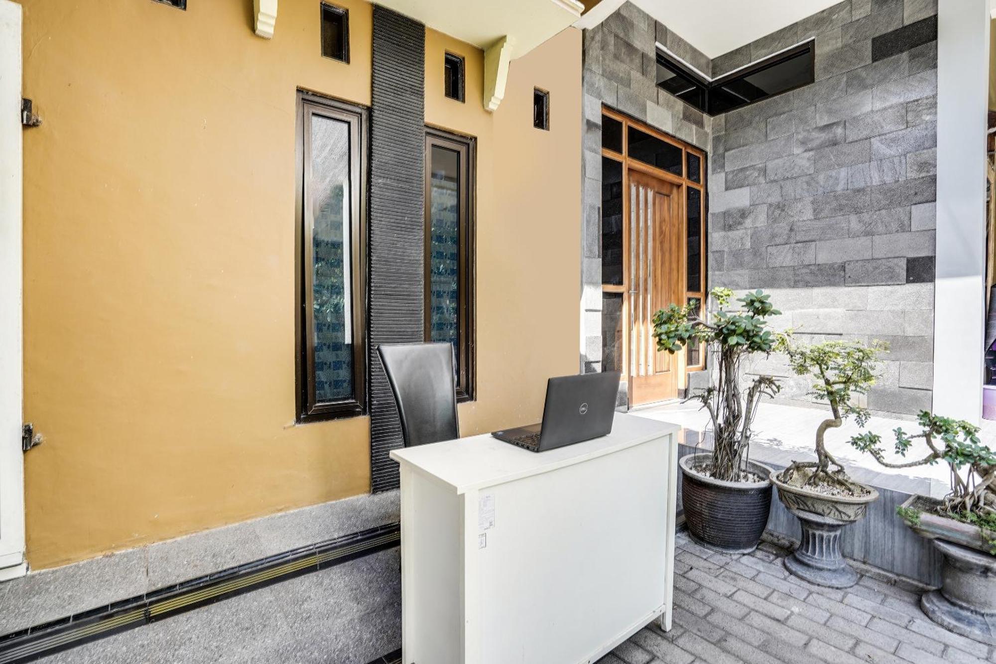 Spot On 91745 Rumah Kost Gresik Syariah Exteriér fotografie